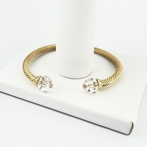 WTH A TWIST BRACH ET, GOLDEN
Touchstone Crystal by Swarovski